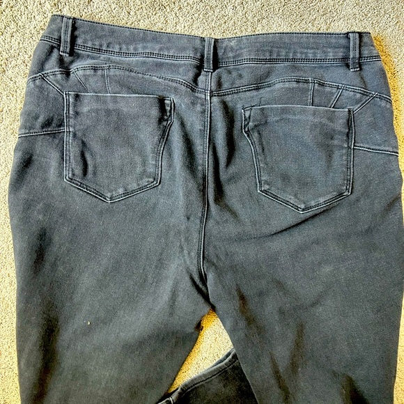 Black stretch jeans! - Picture 3 of 3